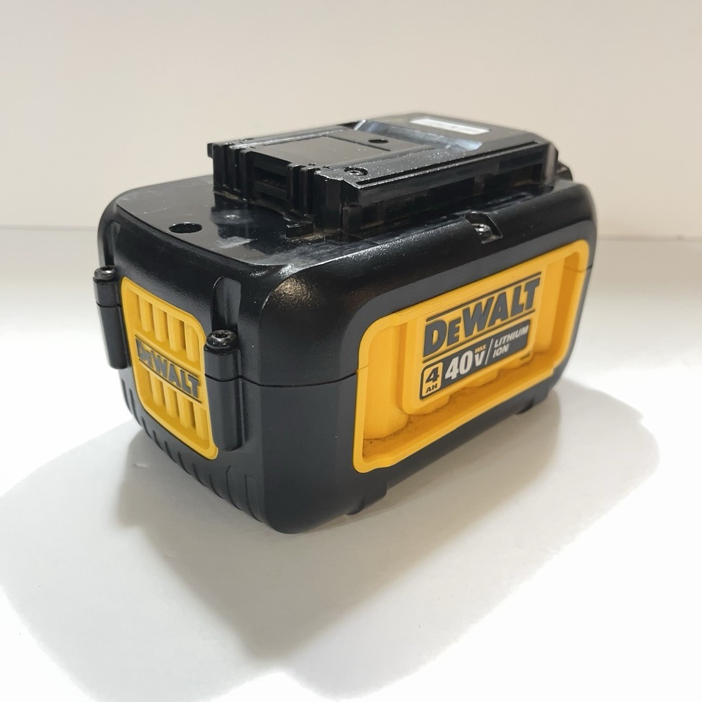 DEWALT DCB404 40V Lithium-Ion Good working condition